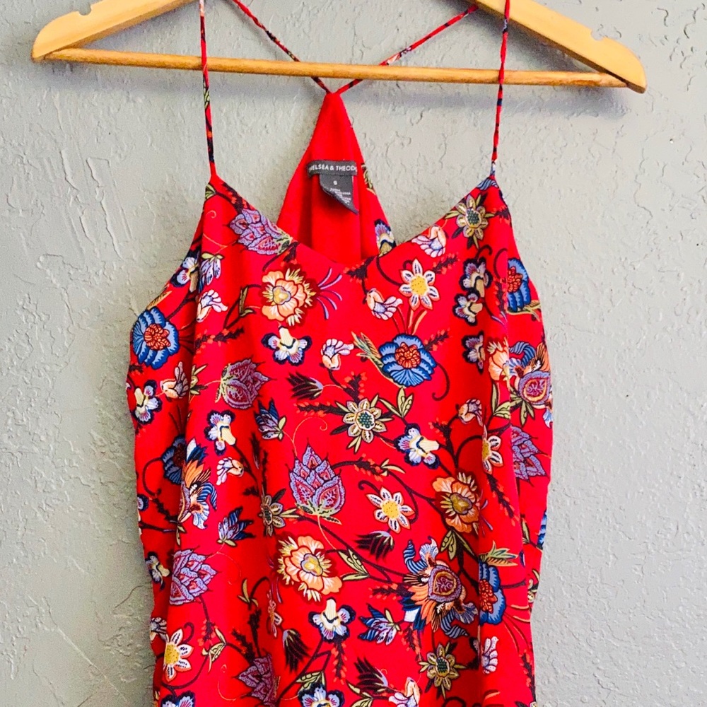 ❤️ CHELSEA & THEODORE FLORAL RED TOP❤️